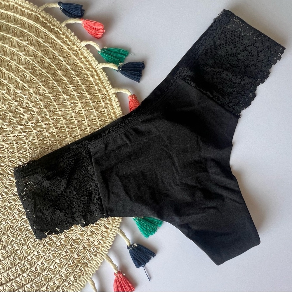 Victoria's Secret No-Show Lace Thong Panty Black Small NEW